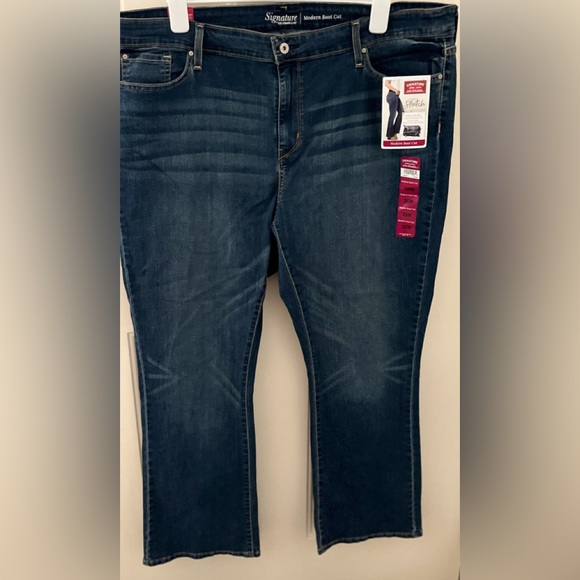 NWT Signature by Levi Strauss Women's Dark Blue Jeans 26M - Picture 1 of 5